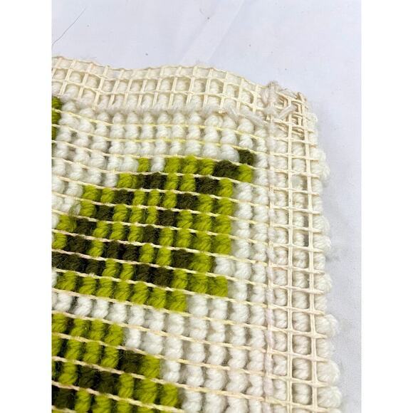 VTG Latch Hook Rug Wall Hanging Artwork Strawberries Fruit 12"x 27" Handmade - Picture 12 of 12